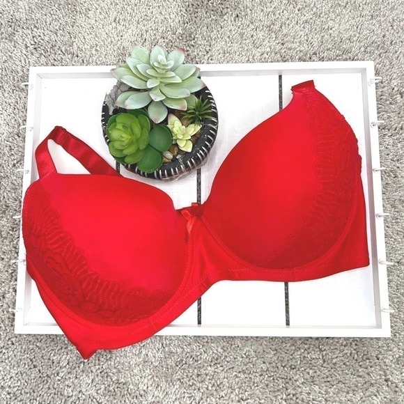 Vadalala red bra      44D - Picture 1 of 5